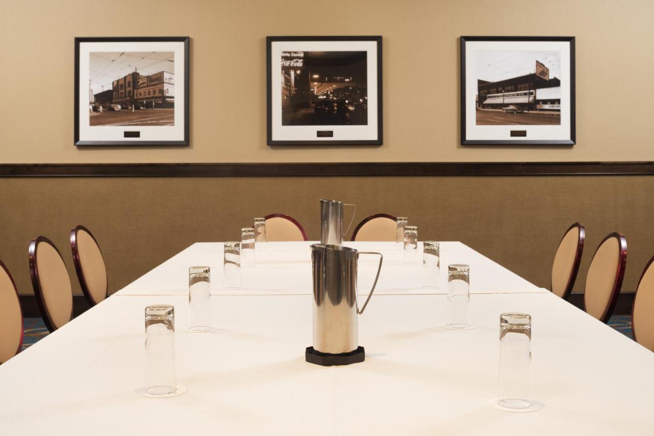 Sheraton Hotel Minneapolis Midtown מראה חיצוני תמונה